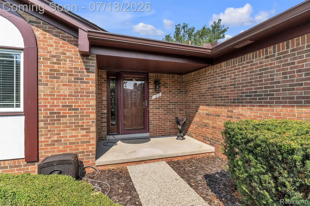 33 Foxboro Drive Rochester Hills City MI 48309