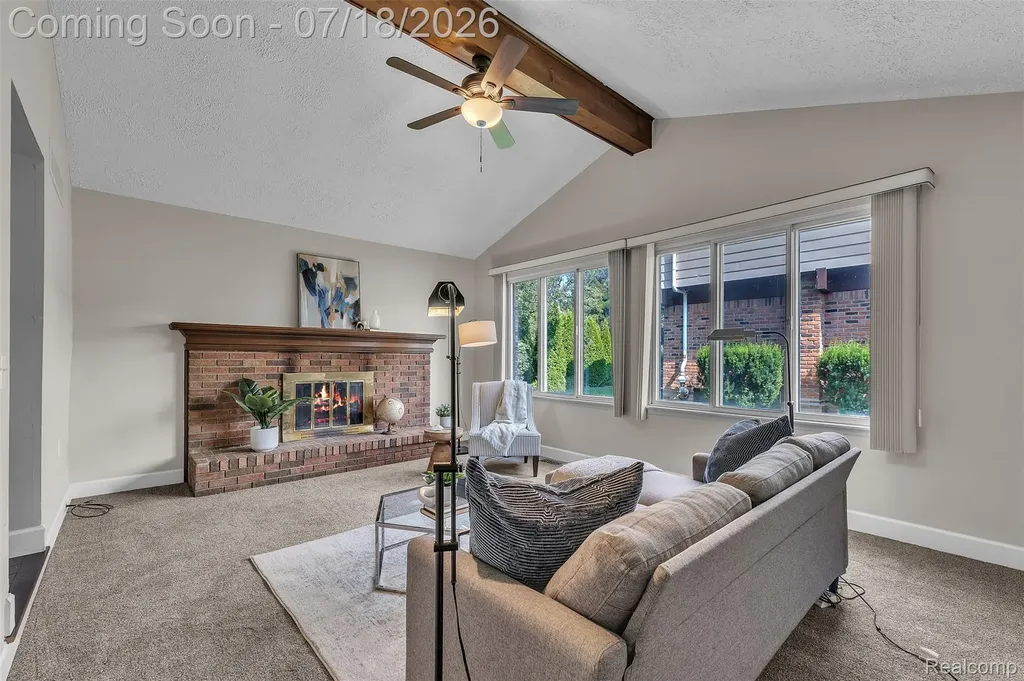33 Foxboro Drive Rochester Hills City MI 48309