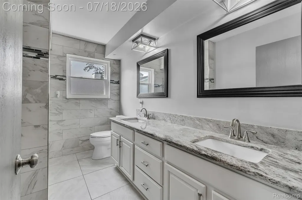 33 Foxboro Drive Rochester Hills City MI 48309