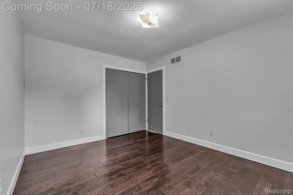 33 Foxboro Drive Rochester Hills City MI 48309