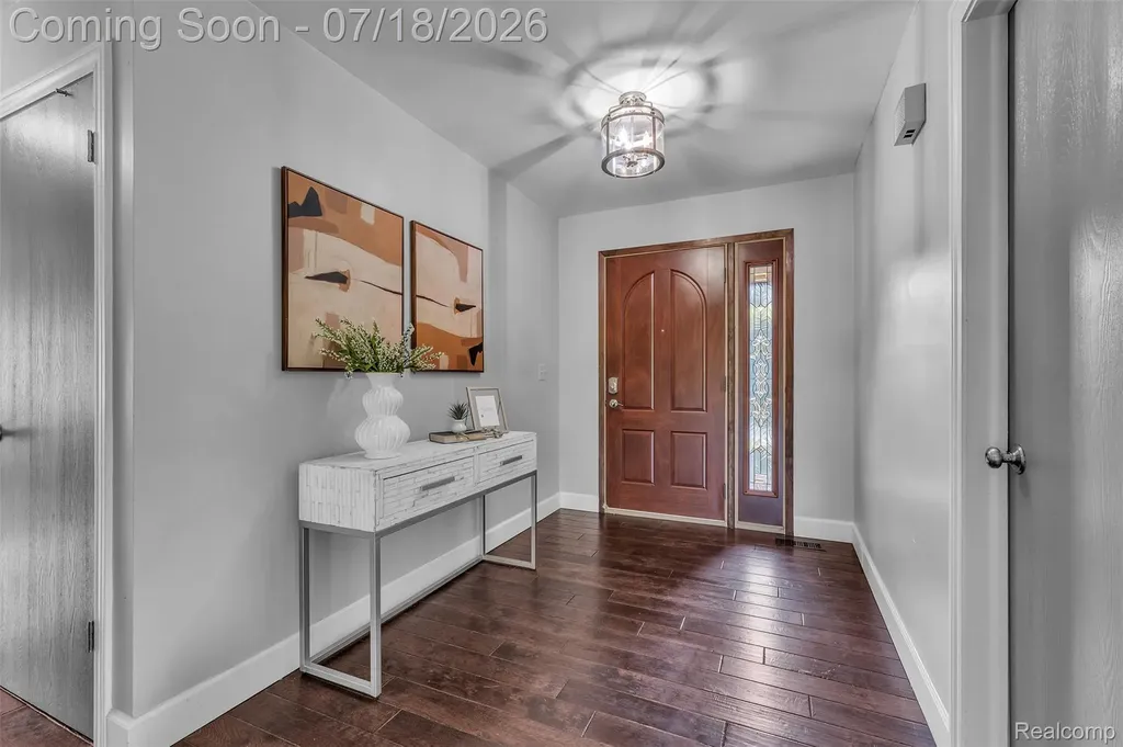 33 Foxboro Drive Rochester Hills City MI 48309