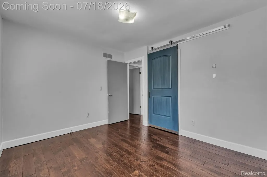 33 Foxboro Drive Rochester Hills City MI 48309