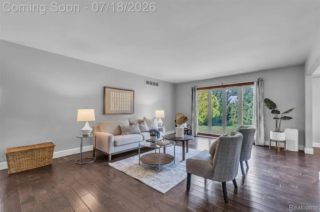 33 Foxboro Drive Rochester Hills City MI 48309
