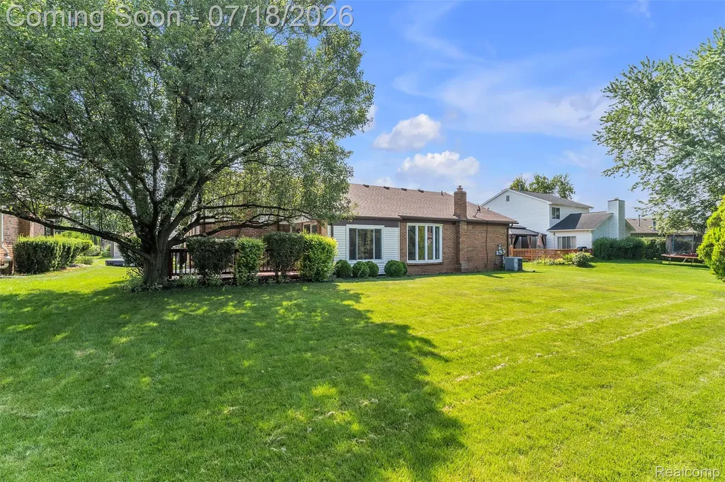 33 Foxboro Drive Rochester Hills City MI 48309