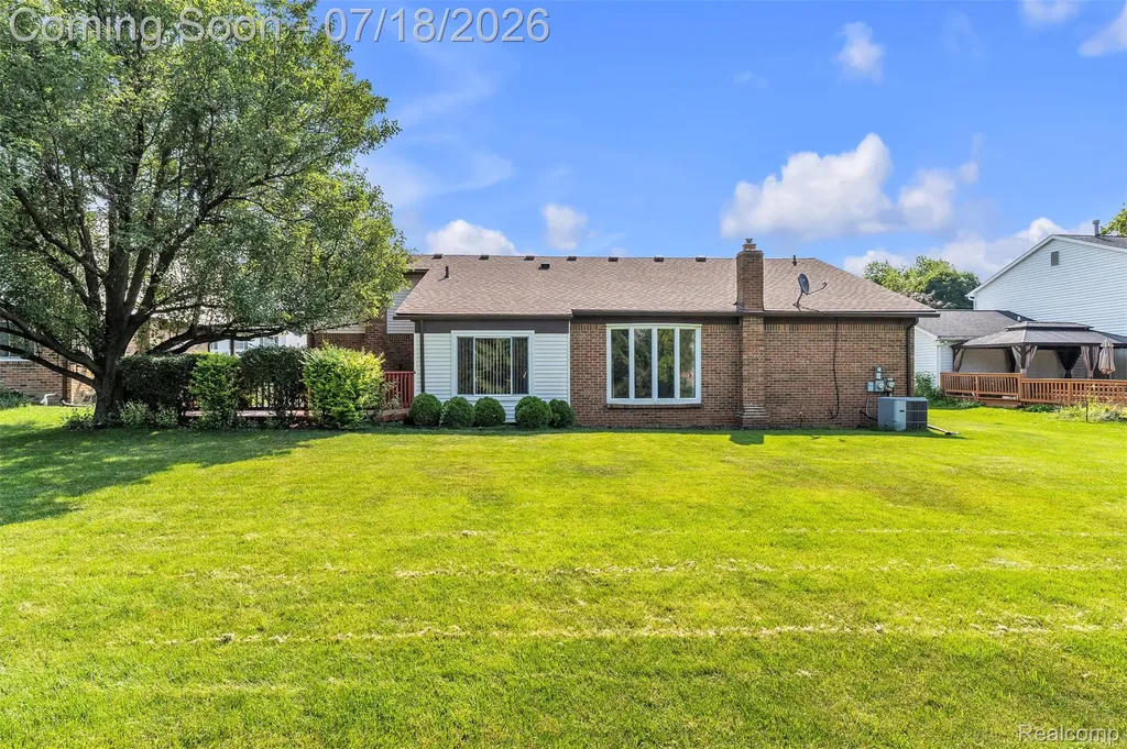 33 Foxboro Drive Rochester Hills City MI 48309