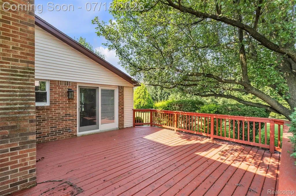 33 Foxboro Drive Rochester Hills City MI 48309