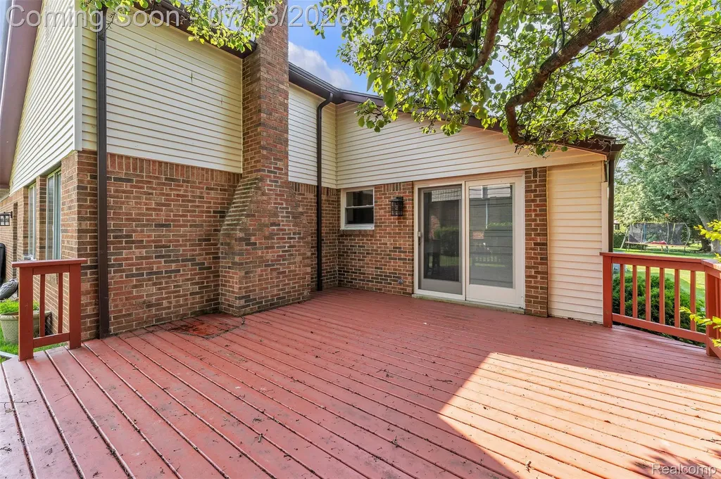 33 Foxboro Drive Rochester Hills City MI 48309