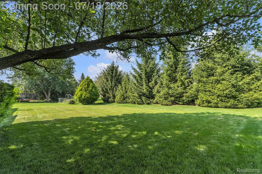 33 Foxboro Drive Rochester Hills City MI 48309