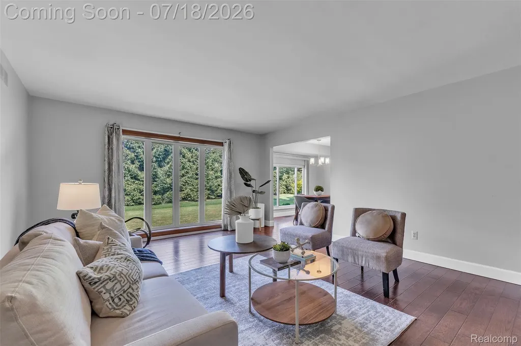 33 Foxboro Drive Rochester Hills City MI 48309