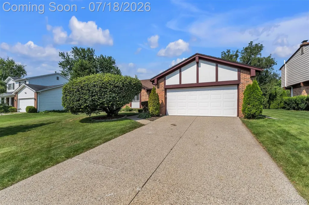 33 Foxboro Drive Rochester Hills City MI 48309