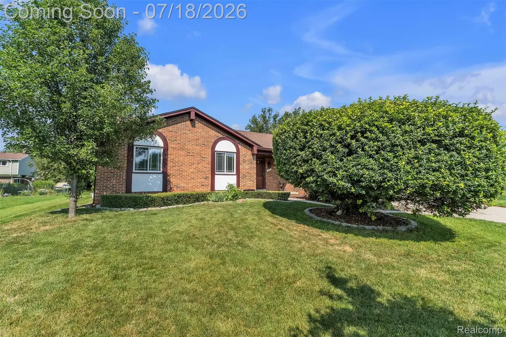 33 Foxboro Drive Rochester Hills City MI 48309
