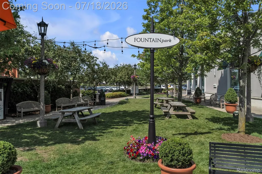 33 Foxboro Drive Rochester Hills City MI 48309