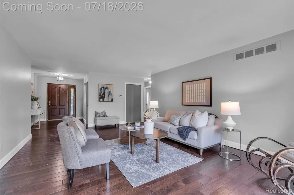 33 Foxboro Drive Rochester Hills City MI 48309