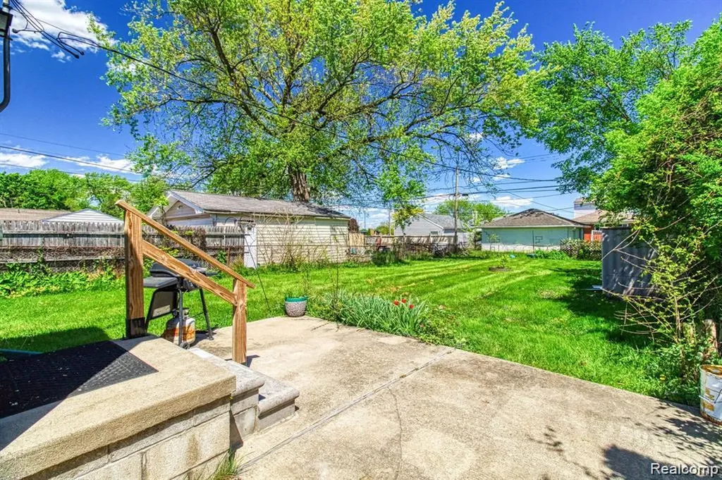 24646 Grove Avenue Eastpointe City MI 48021
