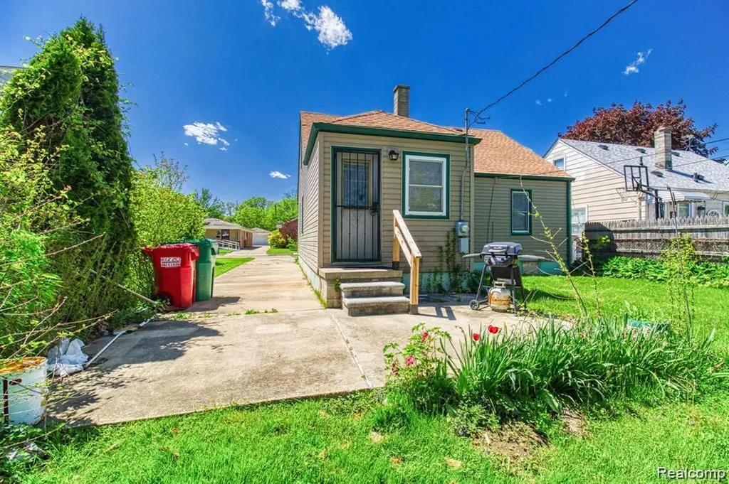 24646 Grove Avenue Eastpointe City MI 48021