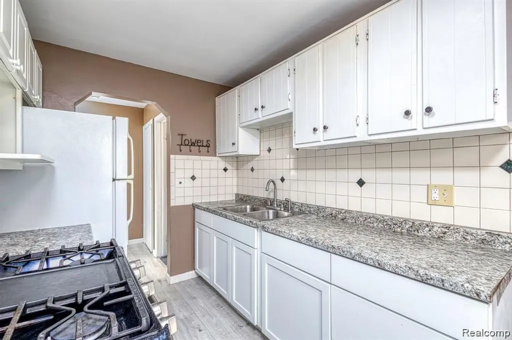 24646 Grove Avenue Eastpointe City MI 48021