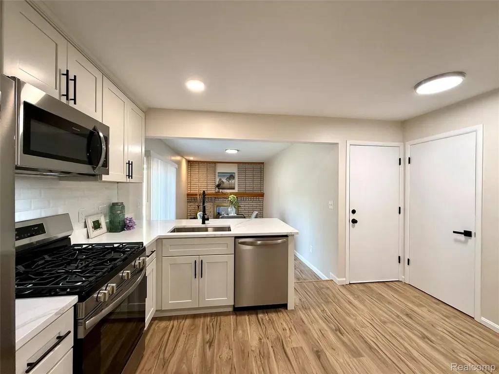 39909 Lynn Street Canton Charter Township MI 48187