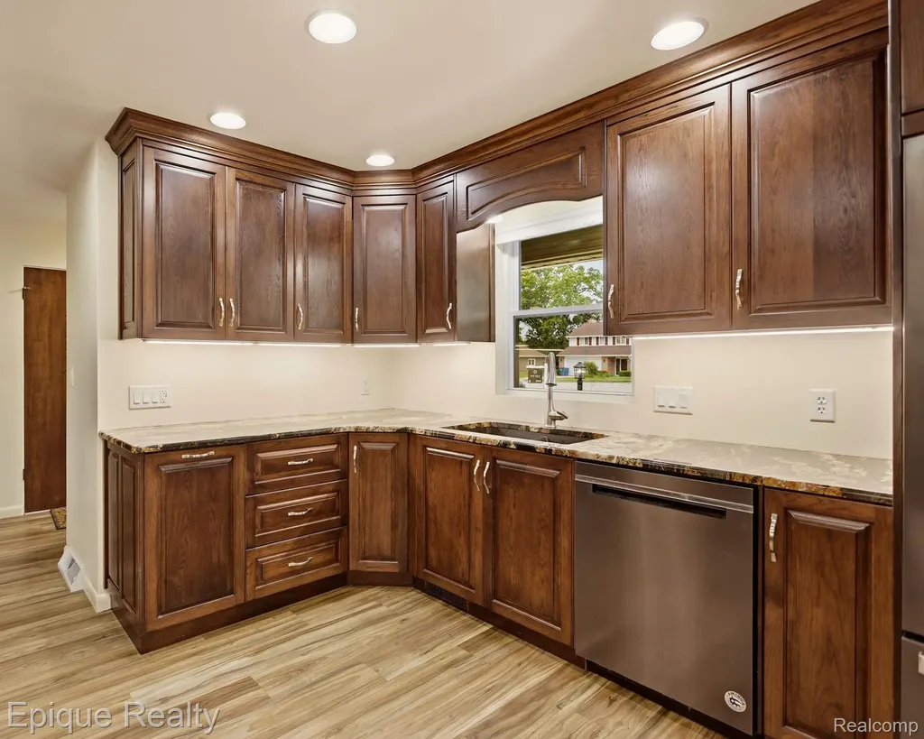 1612 Saint Marys Court Hampton Charter Township MI 48732