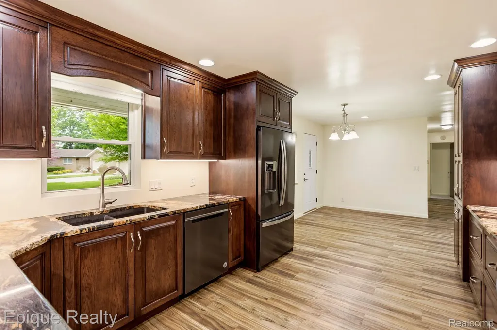 1612 Saint Marys Court Hampton Charter Township MI 48732