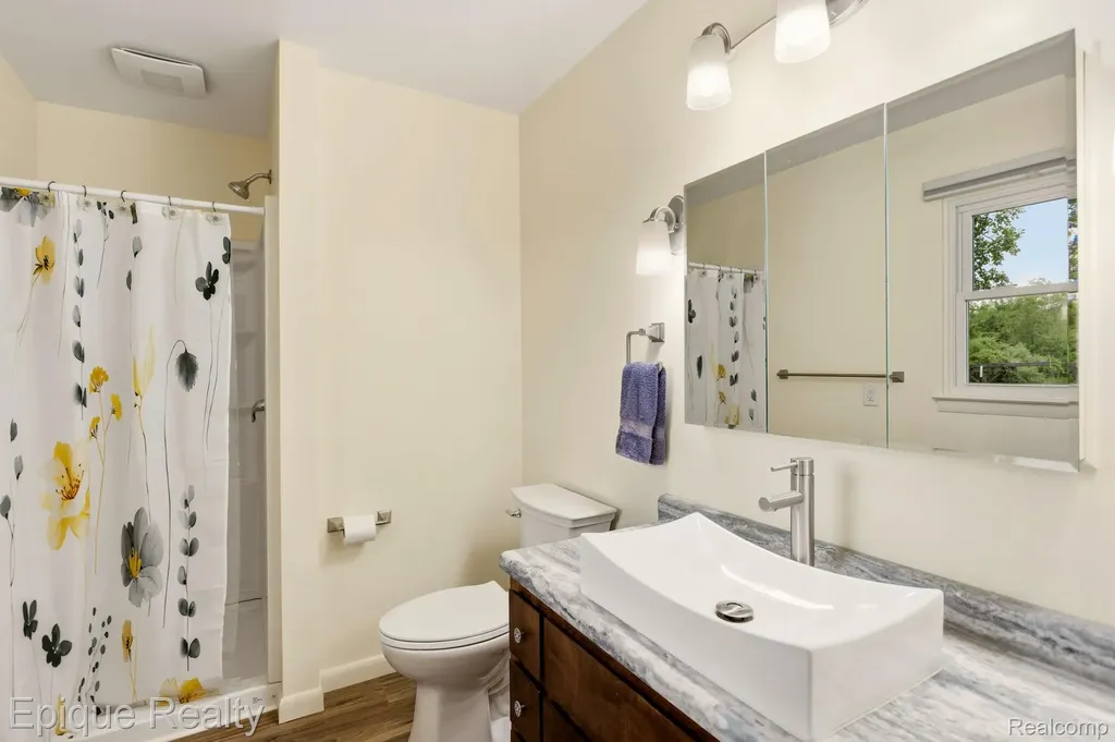1612 Saint Marys Court Hampton Charter Township MI 48732