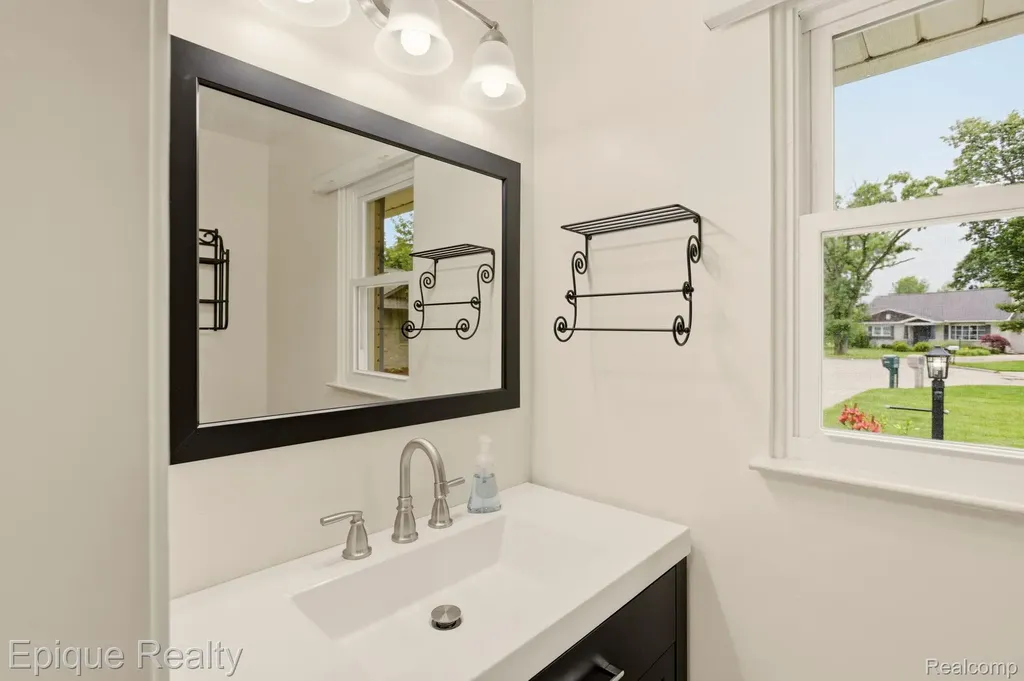 1612 Saint Marys Court Hampton Charter Township MI 48732