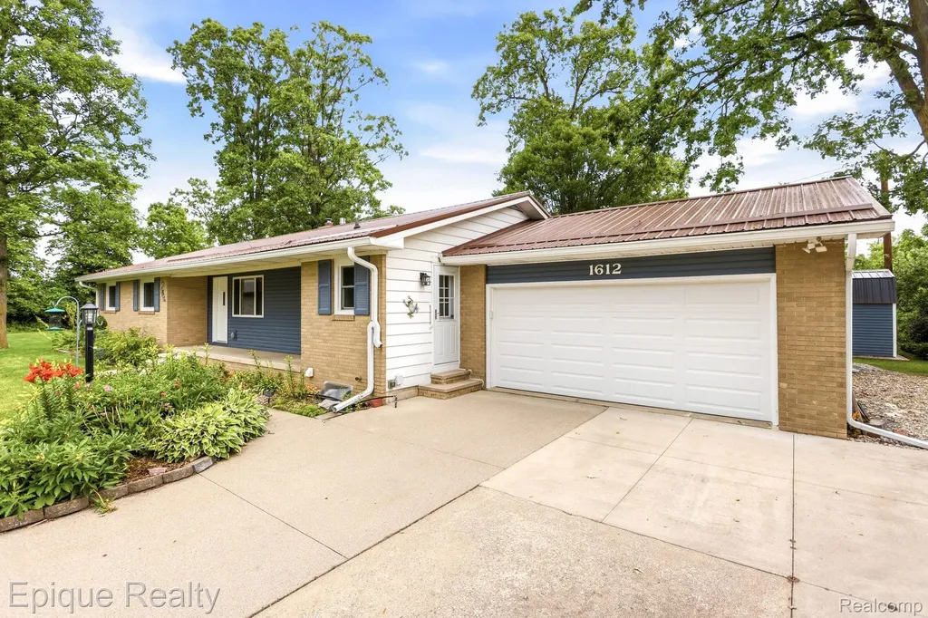 1612 Saint Marys Court Hampton Charter Township MI 48732