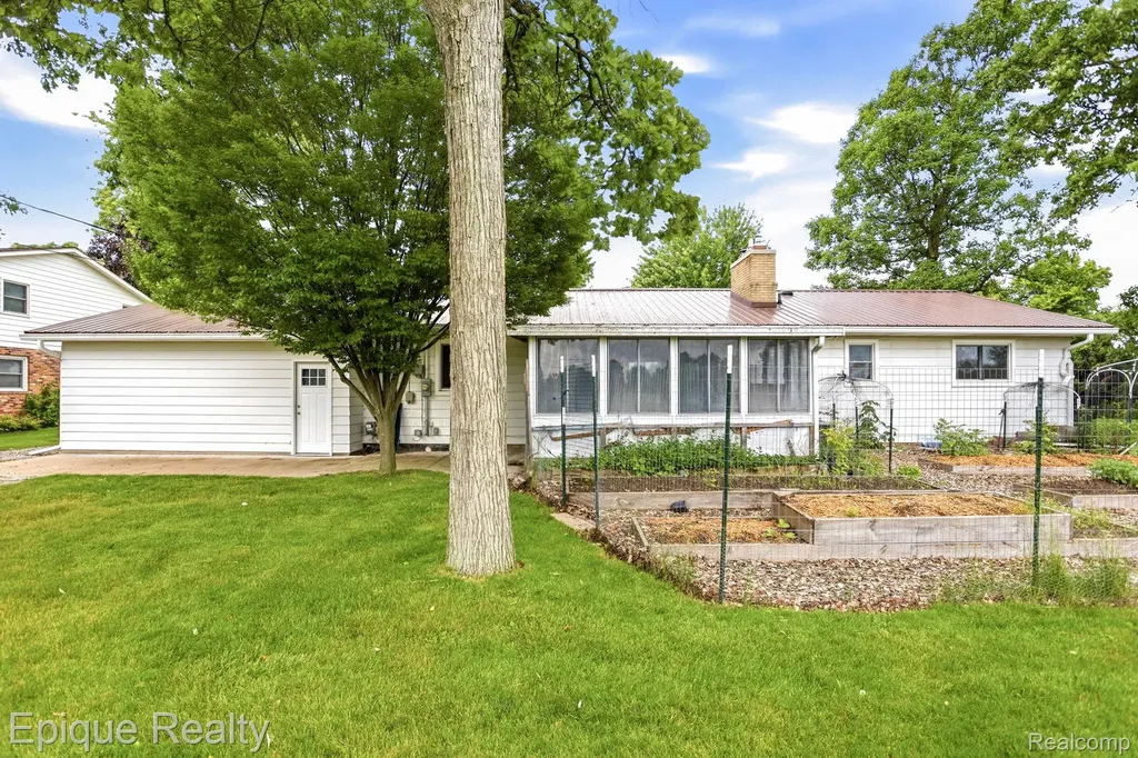 1612 Saint Marys Court Hampton Charter Township MI 48732