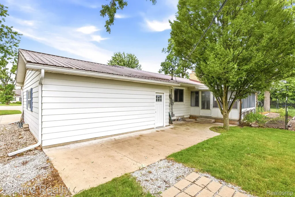 1612 Saint Marys Court Hampton Charter Township MI 48732