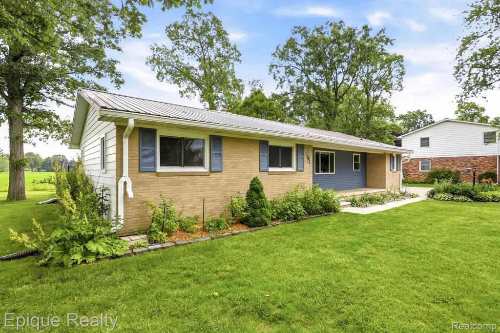 1612 Saint Marys Court Hampton Charter Township MI 48732