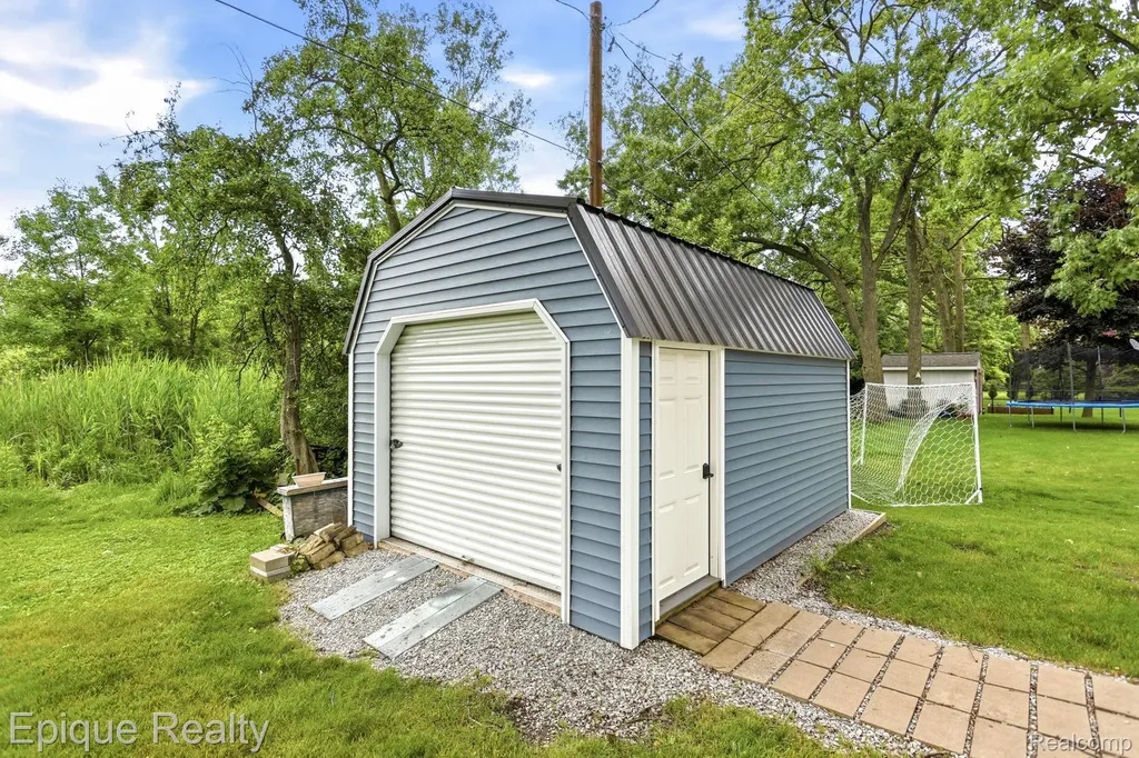 1612 Saint Marys Court Hampton Charter Township MI 48732
