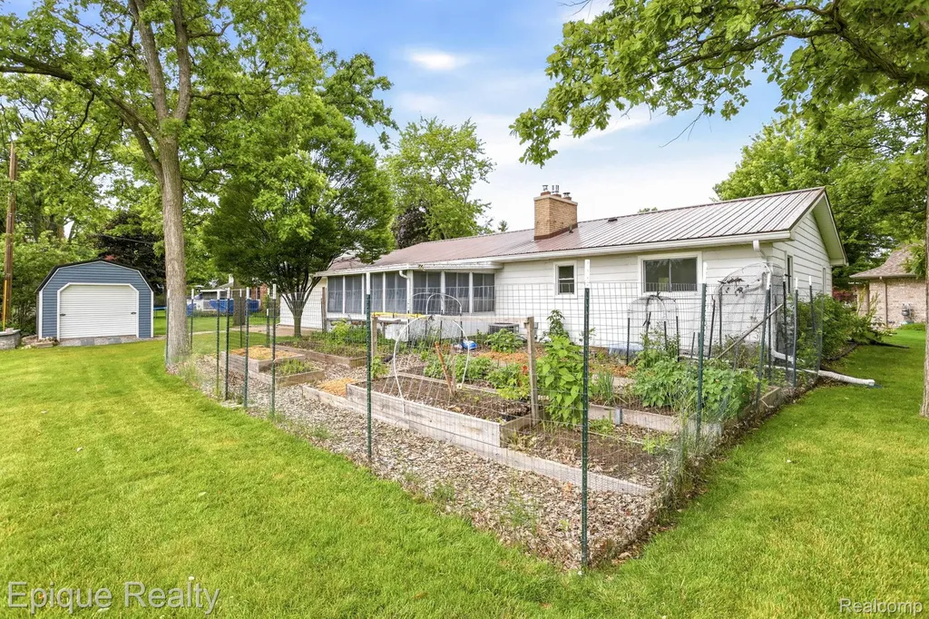 1612 Saint Marys Court Hampton Charter Township MI 48732