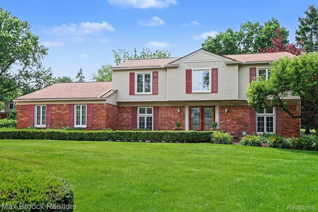 2020 Wickford Court Bloomfield Charter Township MI 48304
