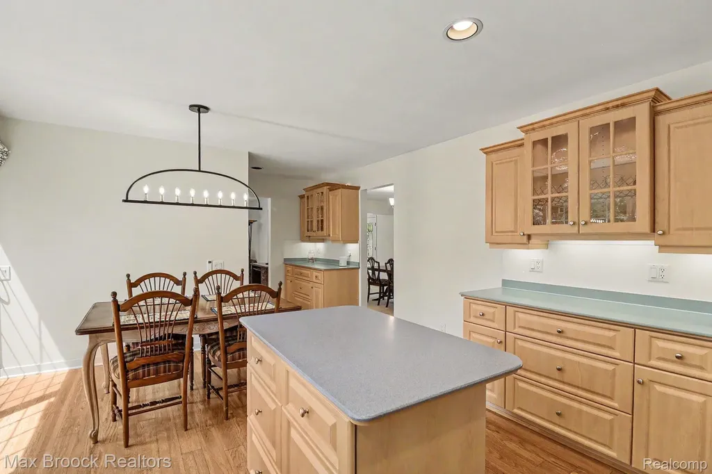 2020 Wickford Court Bloomfield Charter Township MI 48304