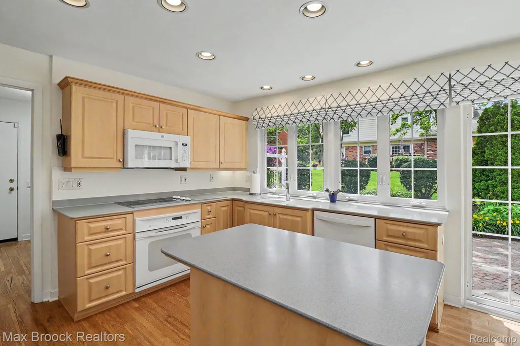 2020 Wickford Court Bloomfield Charter Township MI 48304