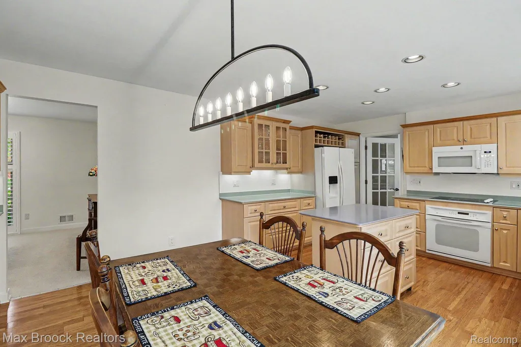 2020 Wickford Court Bloomfield Charter Township MI 48304