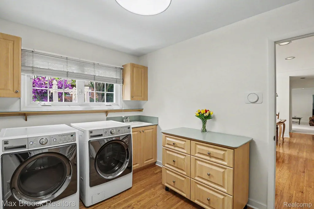 2020 Wickford Court Bloomfield Charter Township MI 48304