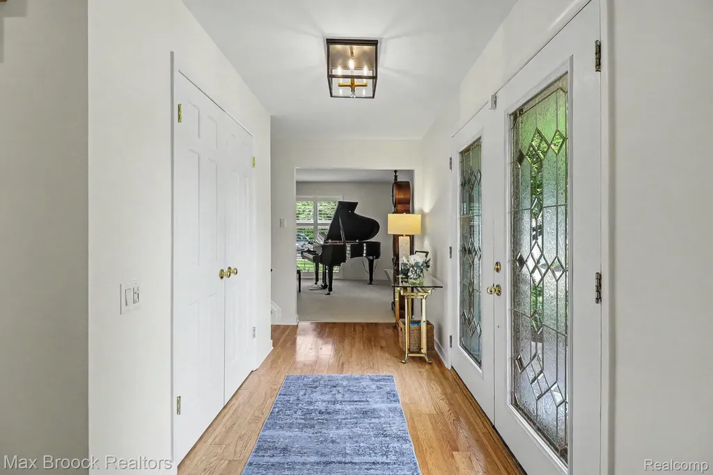 2020 Wickford Court Bloomfield Charter Township MI 48304