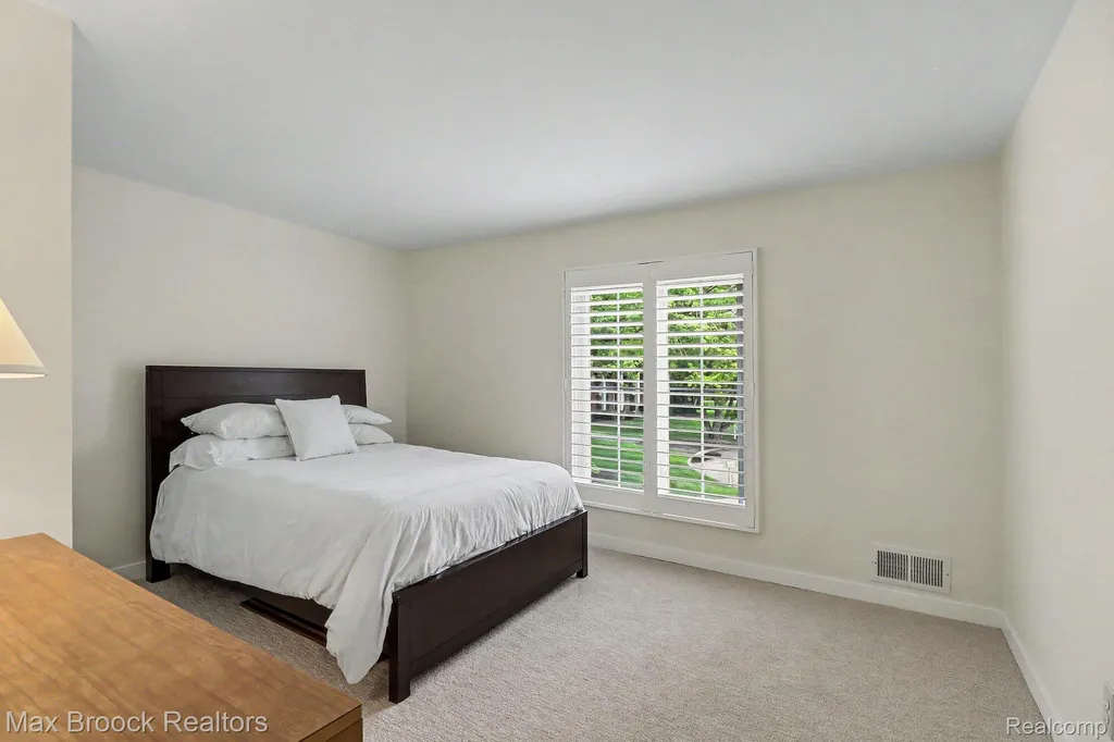 2020 Wickford Court Bloomfield Charter Township MI 48304