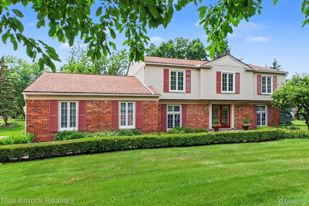2020 Wickford Court Bloomfield Charter Township MI 48304