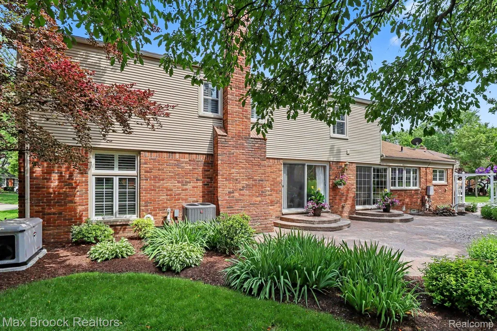 2020 Wickford Court Bloomfield Charter Township MI 48304