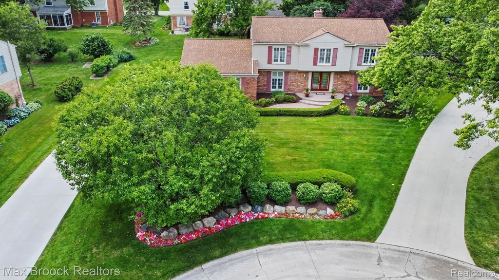 2020 Wickford Court Bloomfield Charter Township MI 48304