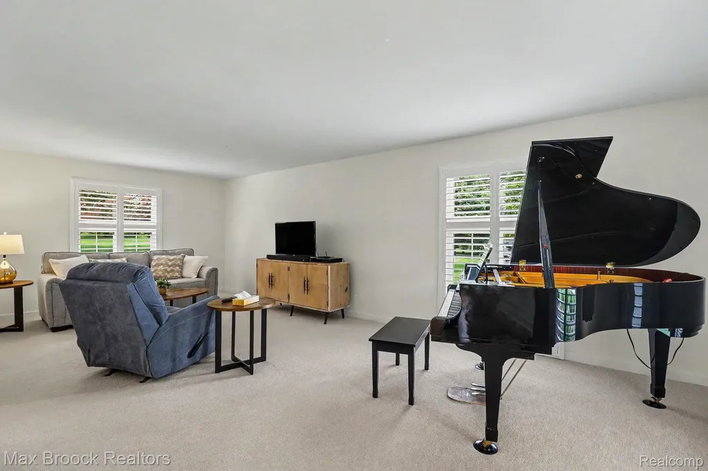 2020 Wickford Court Bloomfield Charter Township MI 48304