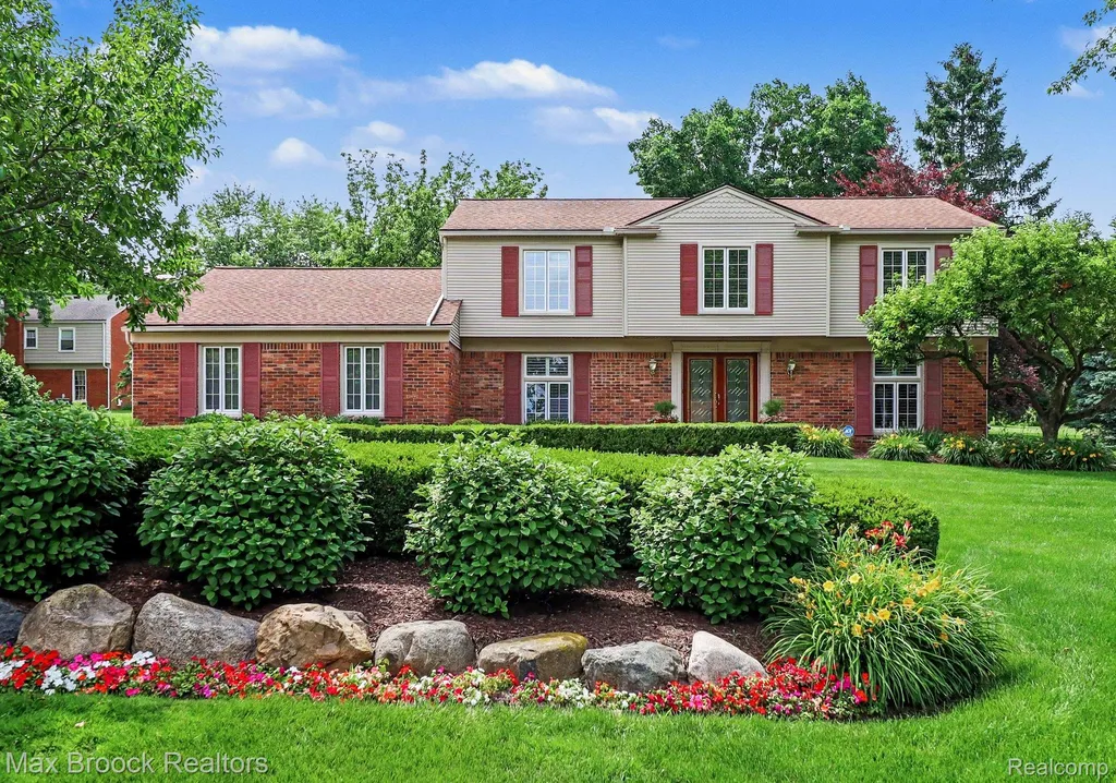 2020 Wickford Court Bloomfield Charter Township MI 48304
