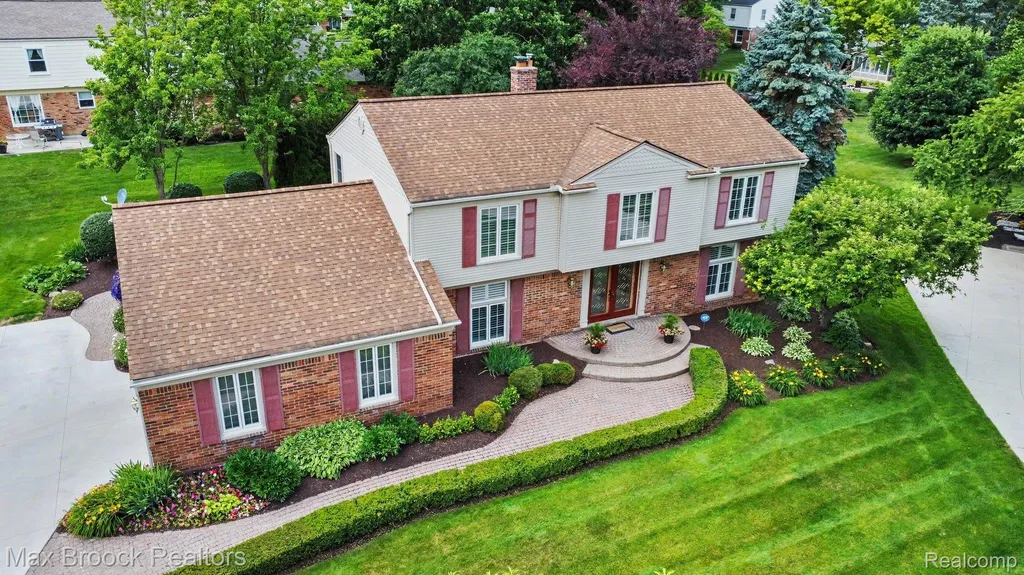 2020 Wickford Court Bloomfield Charter Township MI 48304