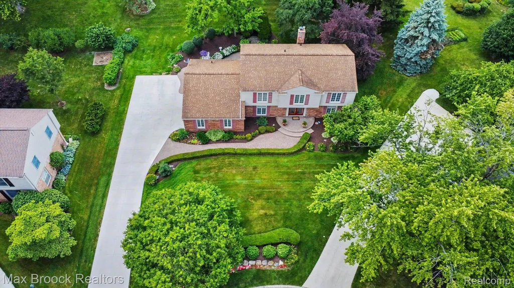 2020 Wickford Court Bloomfield Charter Township MI 48304