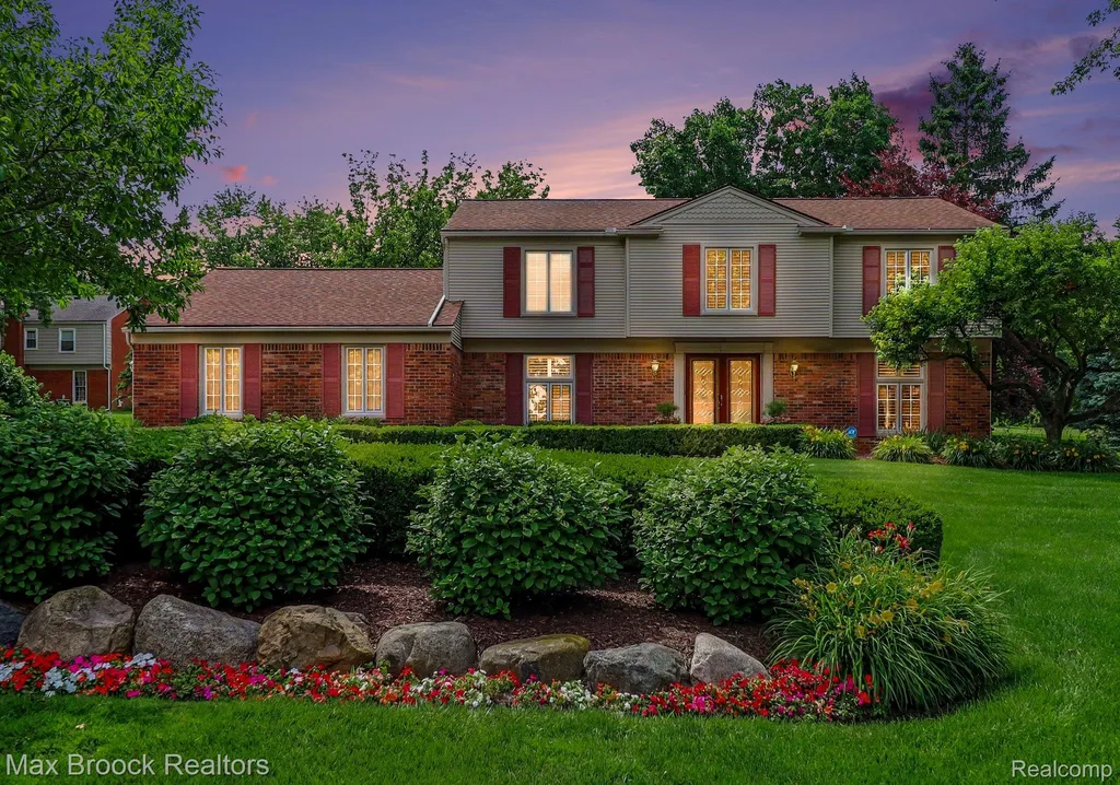 2020 Wickford Court Bloomfield Charter Township MI 48304