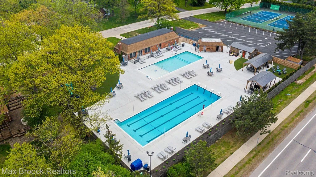 2020 Wickford Court Bloomfield Charter Township MI 48304