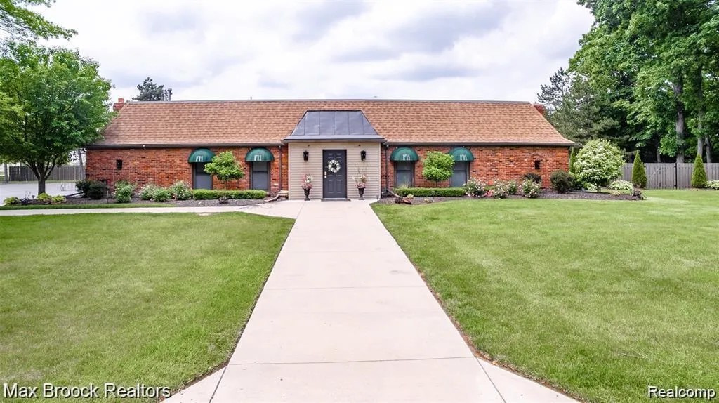 2020 Wickford Court Bloomfield Charter Township MI 48304