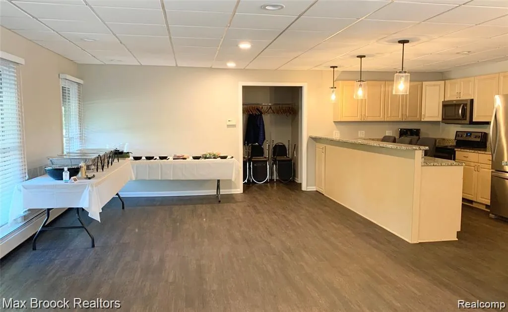 2020 Wickford Court Bloomfield Charter Township MI 48304