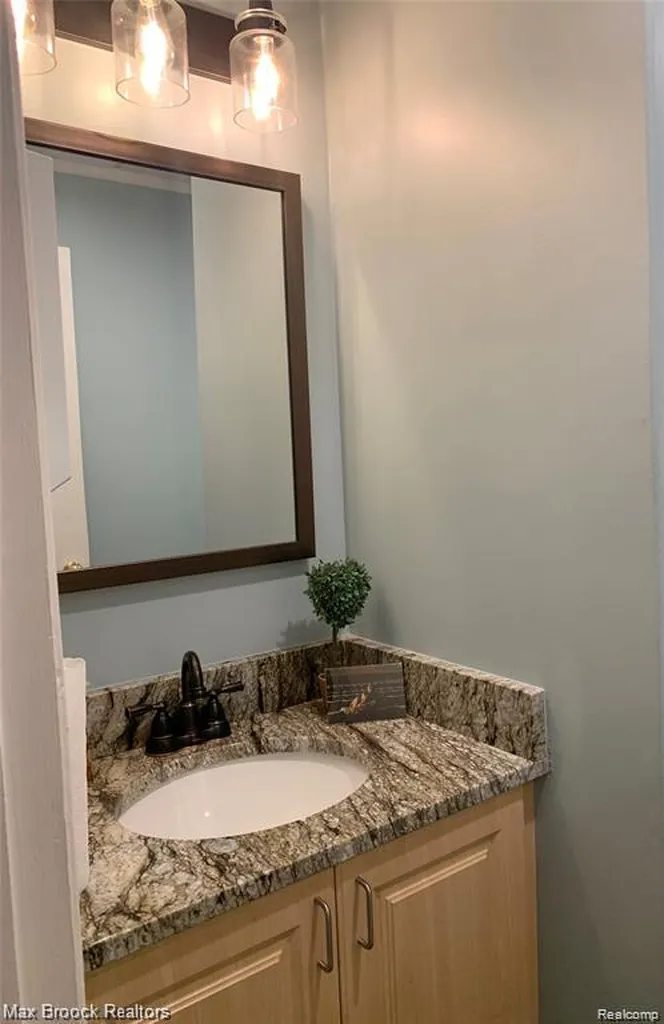 2020 Wickford Court Bloomfield Charter Township MI 48304
